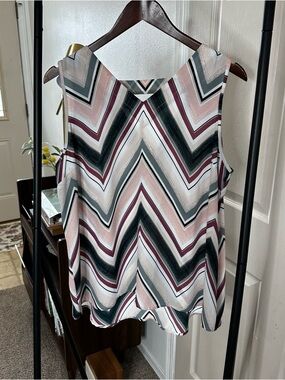 Maurices Chevron Sleeveless Top in Blush, Black & Gray ❄️